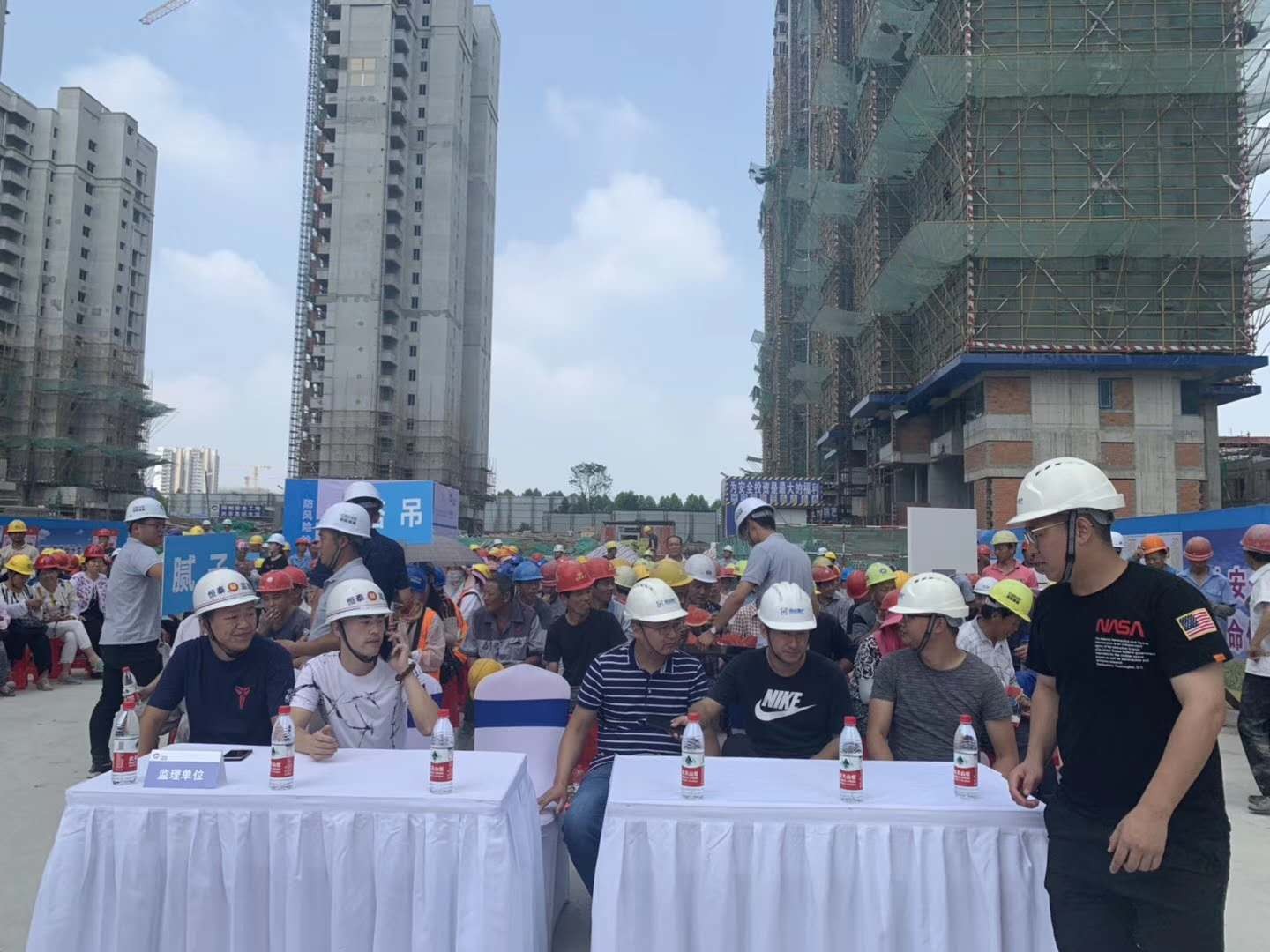 不忘初心，牢记使命 ——八里庄社区举行主题党日活动